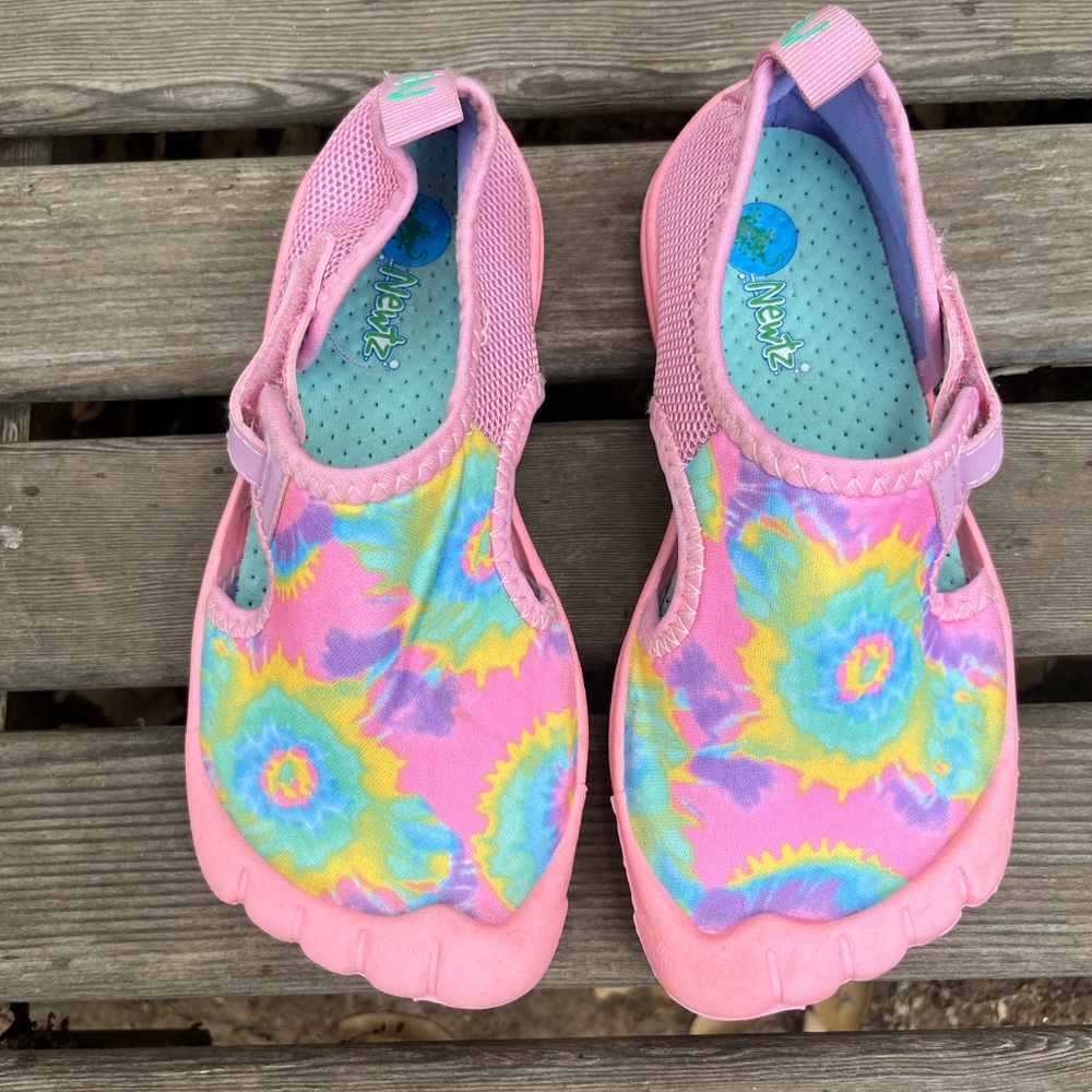 Girls NEWTS water sandals size 11 - 12